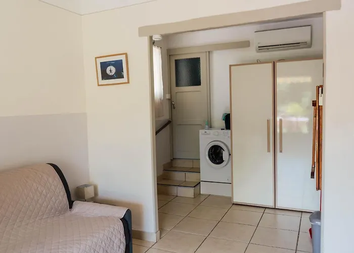 Apartment Centre *